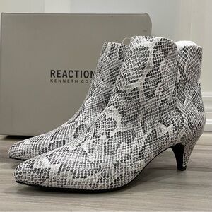 NWT KENNETH COLE REACTION Kick Bit Ankle Boot Natural Multi Size 9 Snake Print